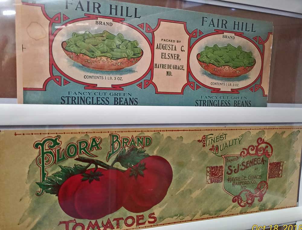 beautiful art can be found in old canning labels from Bahoukas