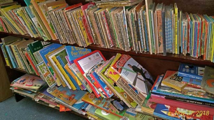 Lunch Boxes and School Desks - Bahoukas