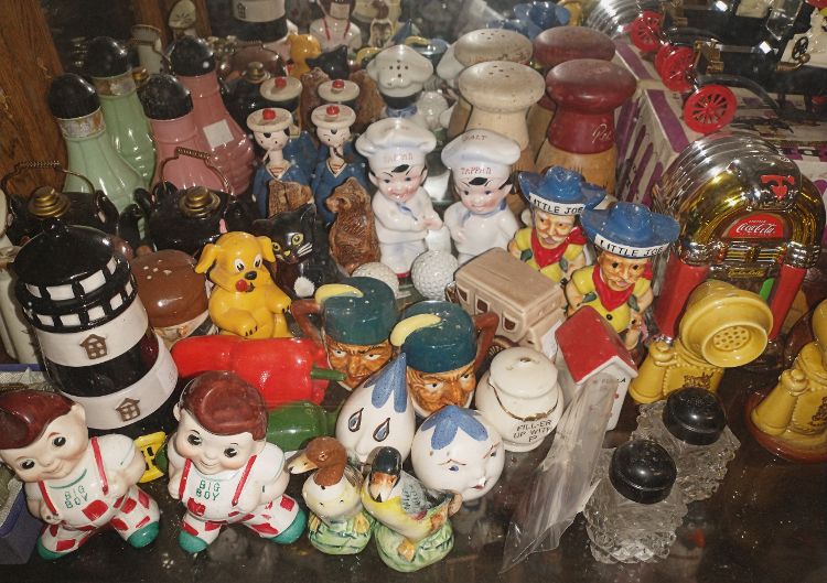 small-15-hundreds-of-salt-and-pepper-shakers