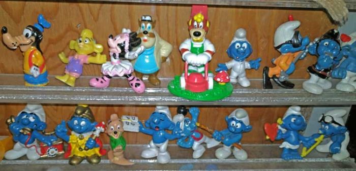 Tiny Smurf characters - a great way for youngsters to begin collecting. Bahoukas iin Havre de Grace