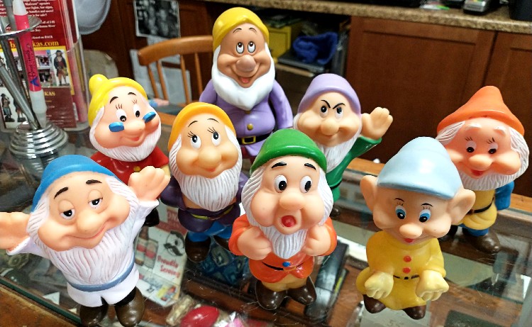 Snow White's Seven Dwarfs - squeak toys at Bahoukas