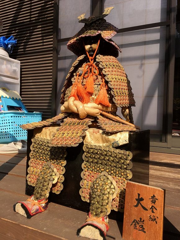 A photo of an entire suit of Samurai armor created in coin craft by a gradeschool student in Tokyo in the 1980s. From Japan Today magazine