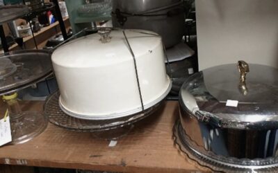 Cake Plates, Stands, Savers, Carriers