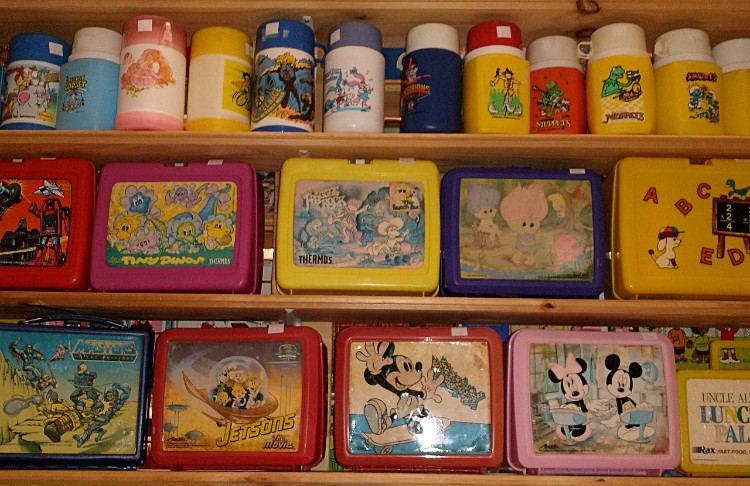 metal and plastic lunch boxes