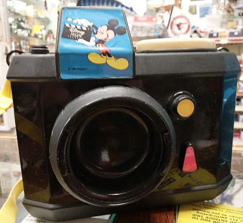 a camera shaped Mickey Mouse lunch box-tote