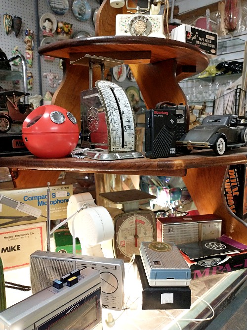 a wide variety of transistor radios from the 50s and 60s to fit every decor or collector's choice!