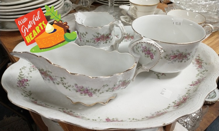 a beautiful serving set that's perfect for the holiday gatherings from Bahoukas Antique Mall