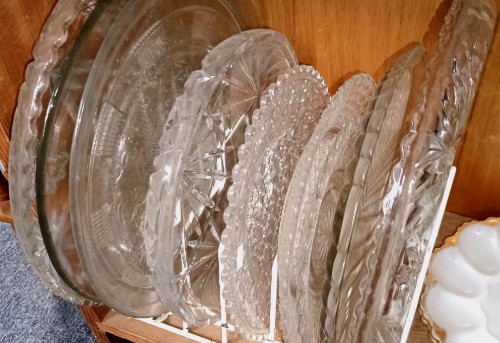 beautiful cake platters from Bahoukas.com