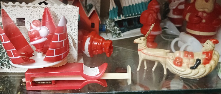 Holiday-Christmas-Decor-Santas-available at BAHOUKAS ANTIQUE MALL in Havre de Grace