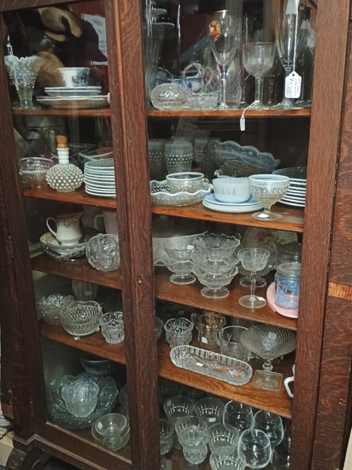 HOLIDAY DEALS: Glassware on Sale (excluding uranium glass) - 40% off through Christmas Eve 2025 at Bahoukas Antique Mall in Havre de Grace, MD