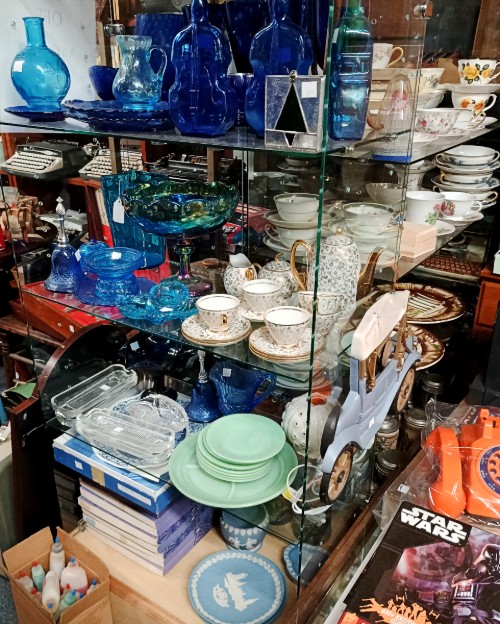 HOLIDAY DEALS: Glassware on Sale (excluding uranium glass) - 40% off through Christmas Eve 2025 at Bahoukas Antique Mall in Havre de Grace, MD